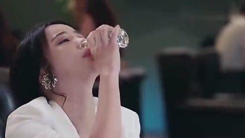 愤怒的她 全集(大结局)